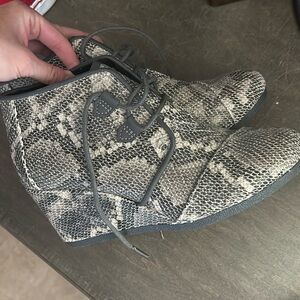 Tom’s wedge heeled tie up booties